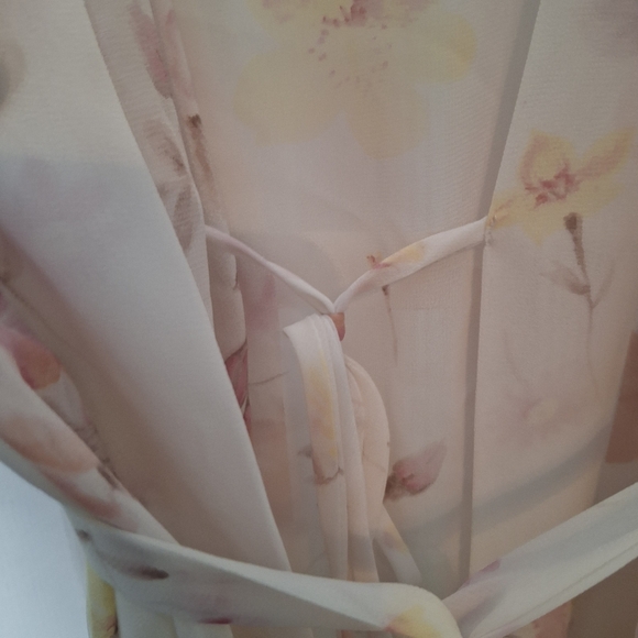 Beautiful Floral Sheer Robe - Picture 6 of 10